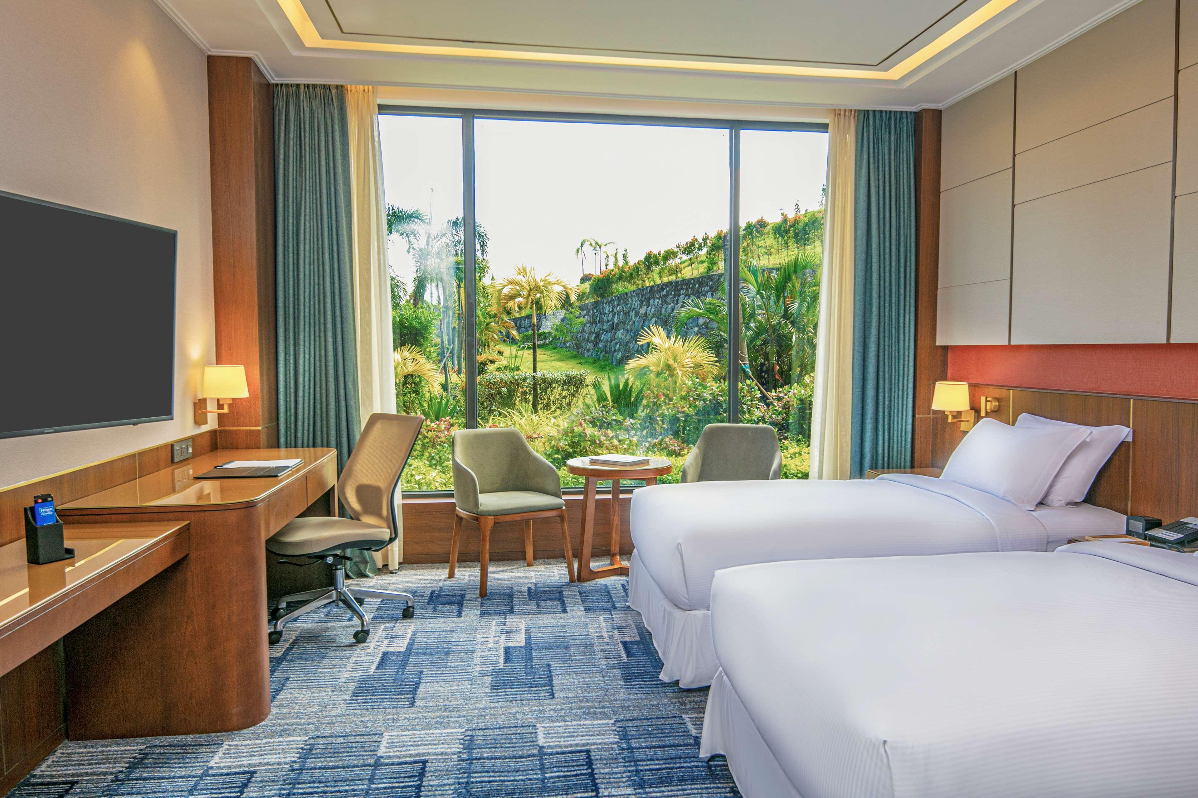 Hilton Clark Sun Valley Resort Clark Field Экстерьер фото