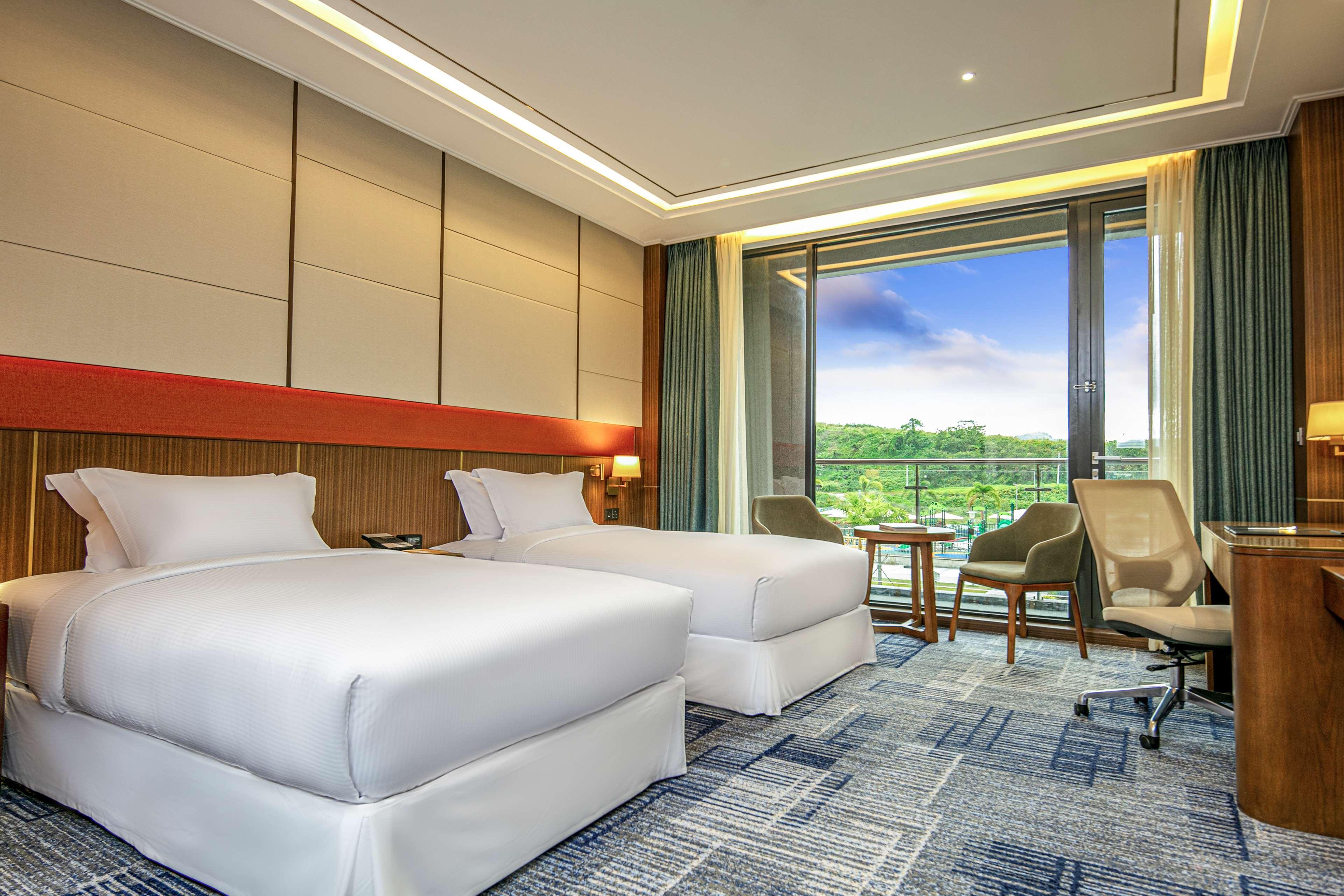 Hilton Clark Sun Valley Resort Clark Field Экстерьер фото