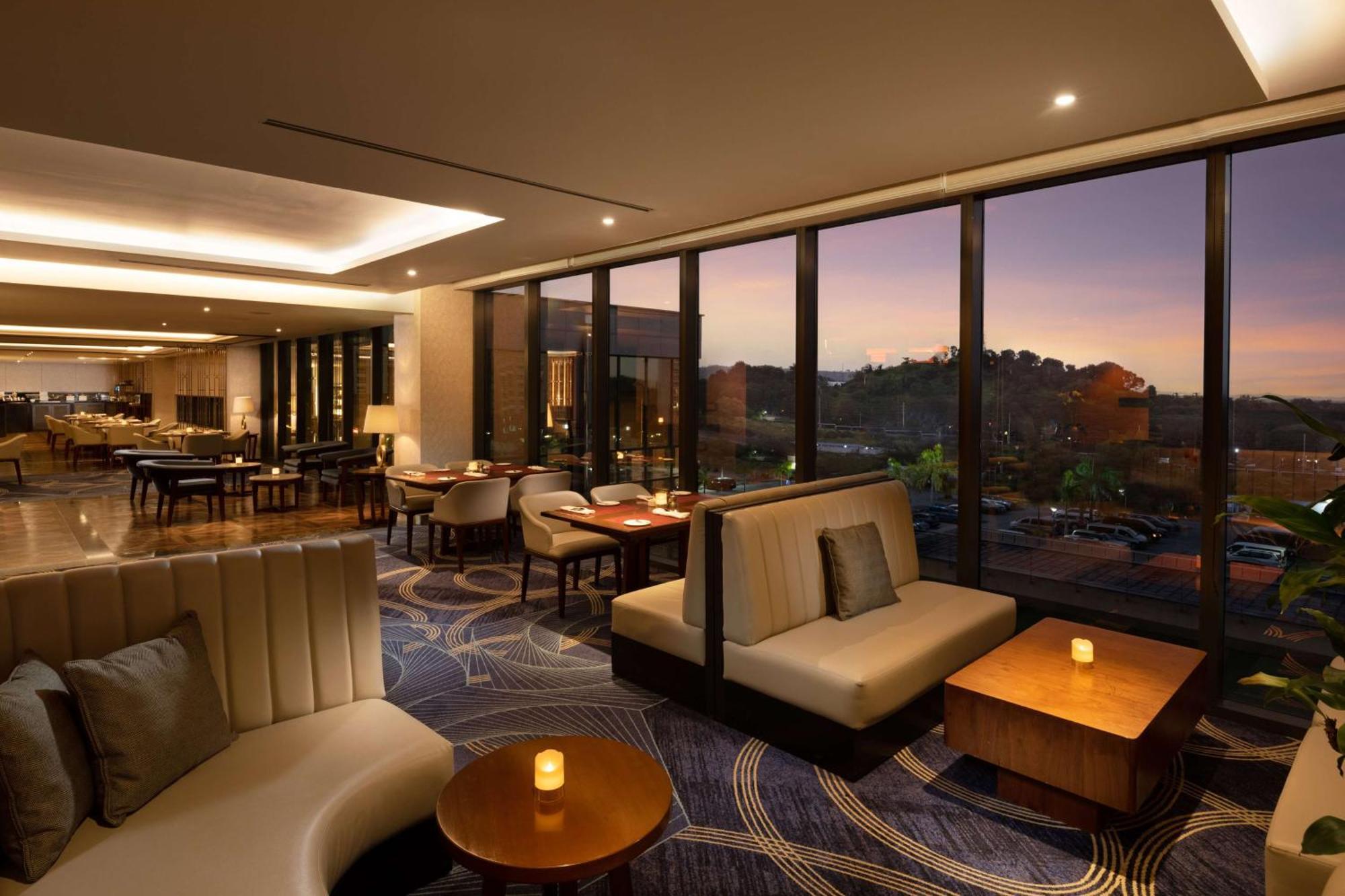 Hilton Clark Sun Valley Resort Clark Field Экстерьер фото