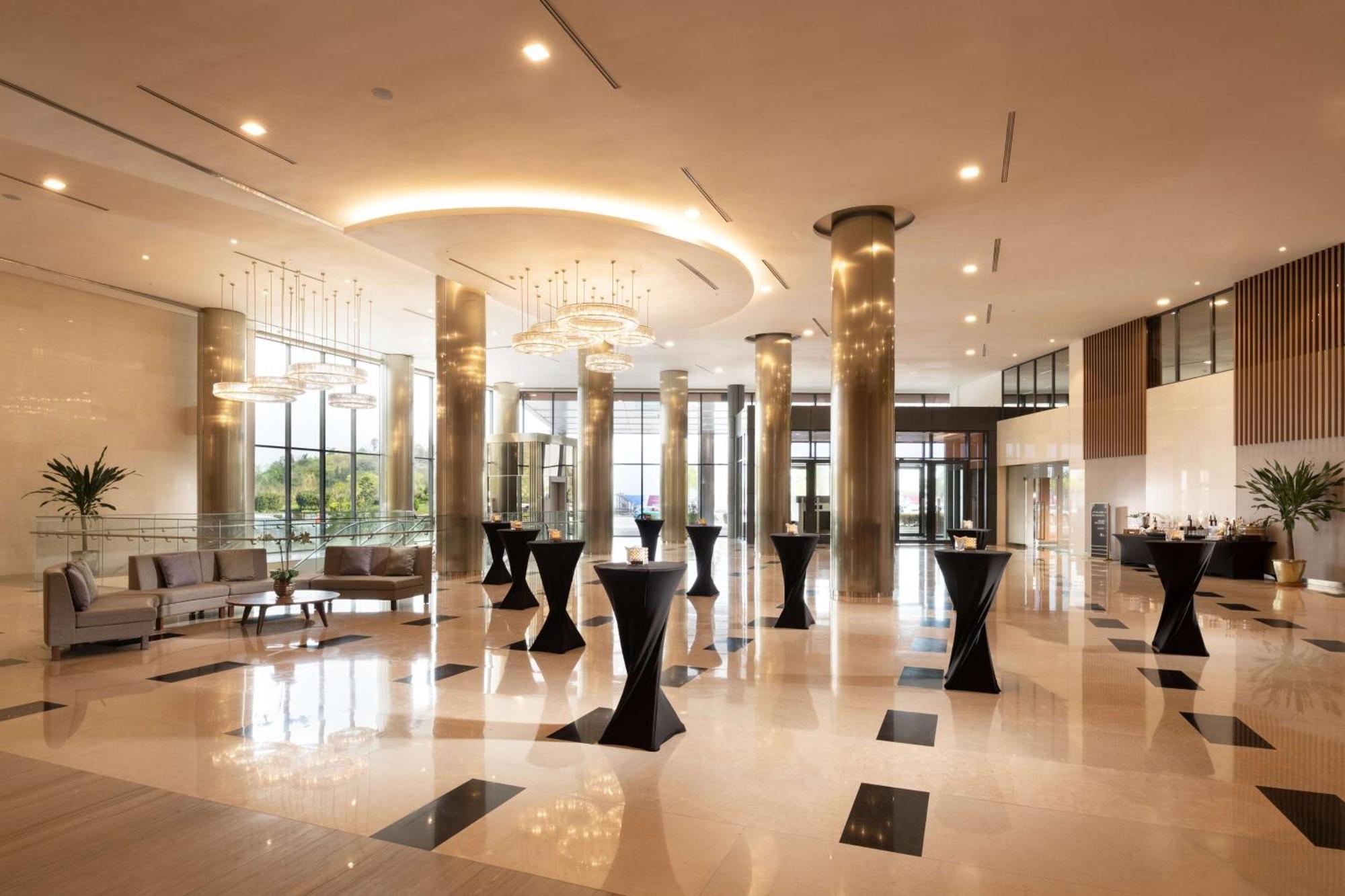 Hilton Clark Sun Valley Resort Clark Field Экстерьер фото