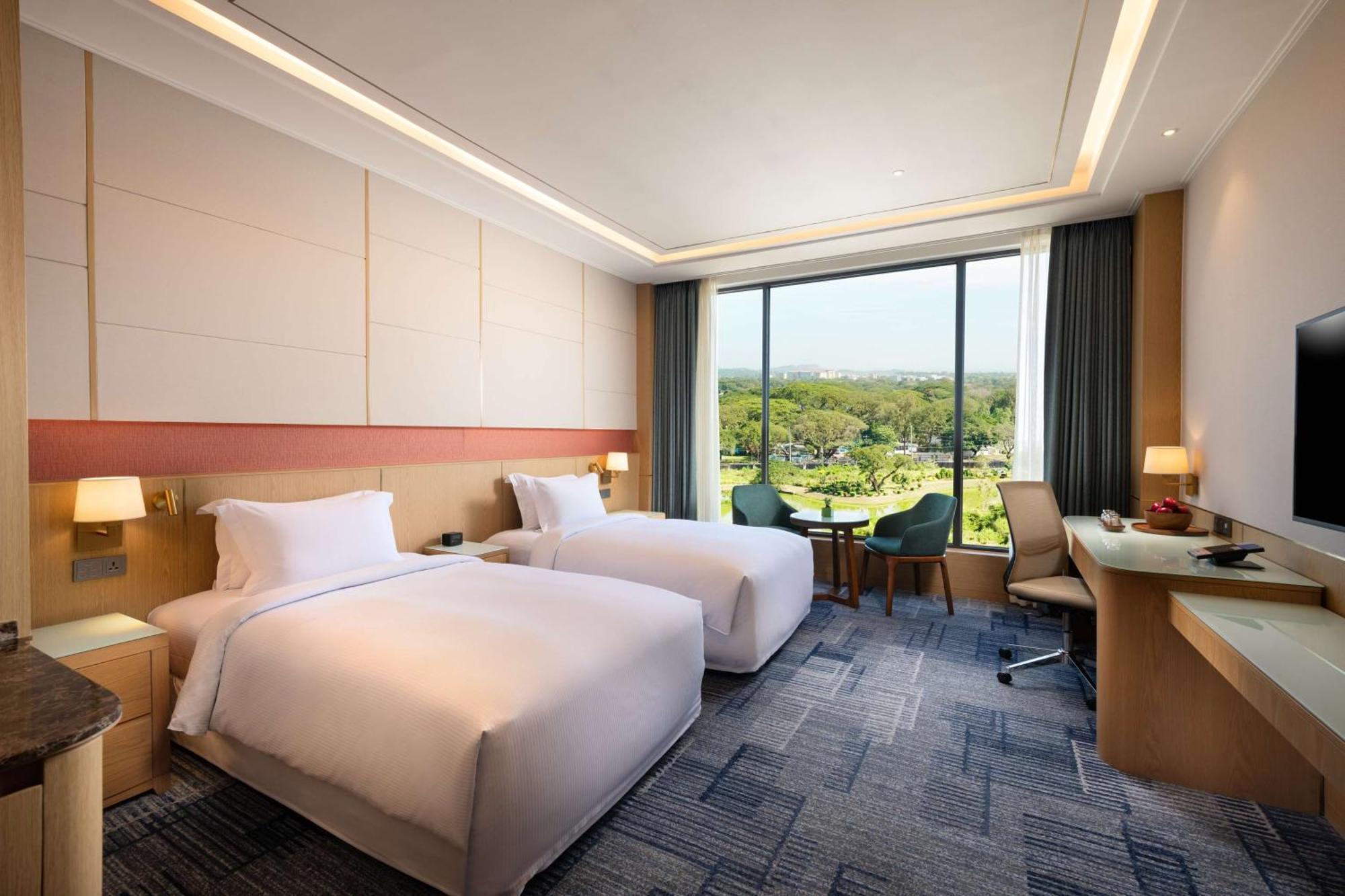 Hilton Clark Sun Valley Resort Clark Field Экстерьер фото